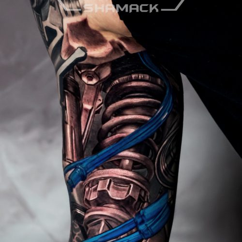 Biceps spring Black-and-grey-cyber-biomechanical-tattoo-Shamack-Inkden