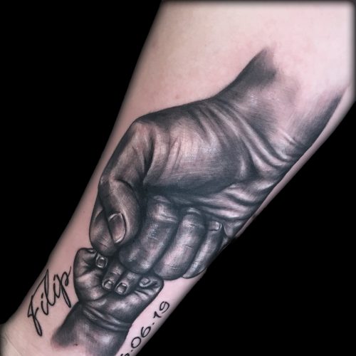 hands-realistic-black-grey-chris-Strach-inkden-tattoo-Blackpool
