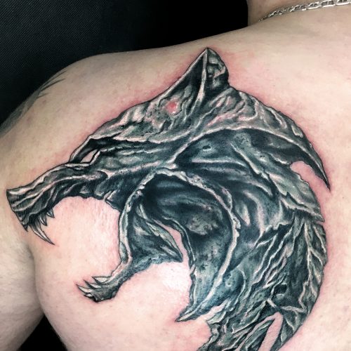 wolf-shoulder-stone-effect-chris-Strach-inkden-tattoo-Blackpool