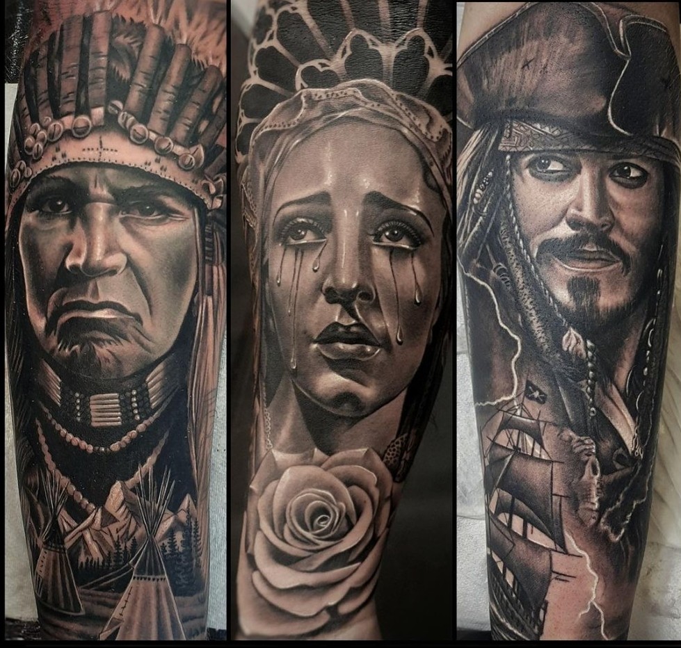 Mic-of-portraits-tattoos-by-Pedro-VanDiesel-Tattoo_Inkden-Tattoo-Studio_Blackpool (2)